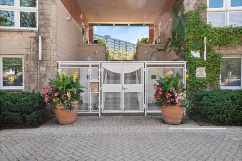 w6-1889 Maple Ave, Evanston, IL, 60201-3169 | Card Image
