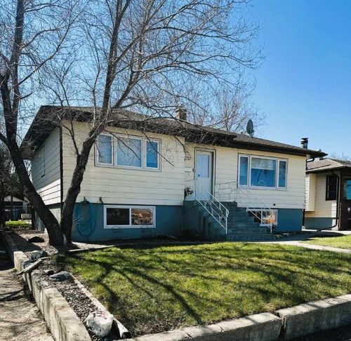 237 7 St Sw, Medicine Hat, AB, T1A4K2 | Card Image