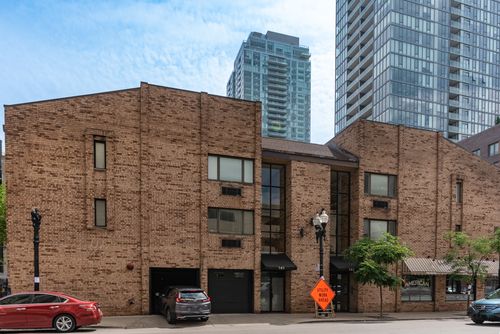 apt-212-163 Division St, Chicago, IL, 60610-1980 | Card Image