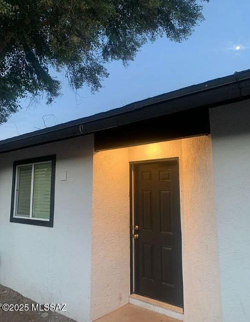 1472 E Hedrick Dr, Tucson, AZ, 85719-2671 | Card Image