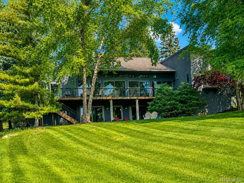 2501 Doleman Dr, West Bloomfield, MI, 48324-1407 | Card Image