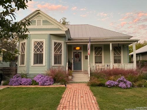 211 Devine St, San Antonio, TX, 78210-1333 | Card Image