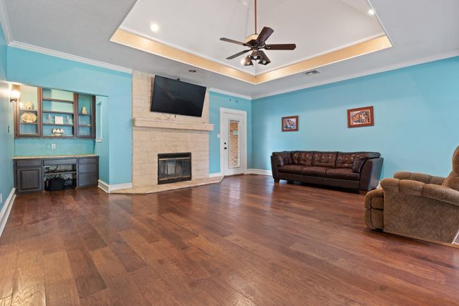 124 Bent Tree Trl, House other with 3 bedrooms, 2 bathrooms and null parking in Burleson TX | Image 8