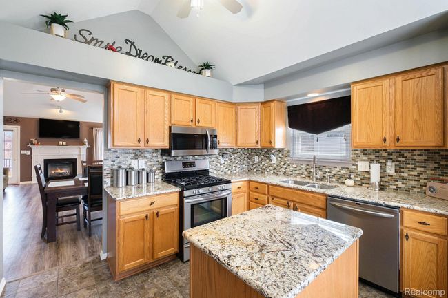 Eat-In kitchen. | Image 10