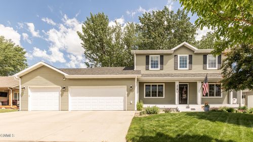 218 Marietta Dr, Bismarck, ND, 58504-7235 | Card Image