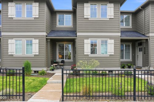 3031 Ne Red Jasper Pl, Bend, OR, 97701-3999 | Card Image