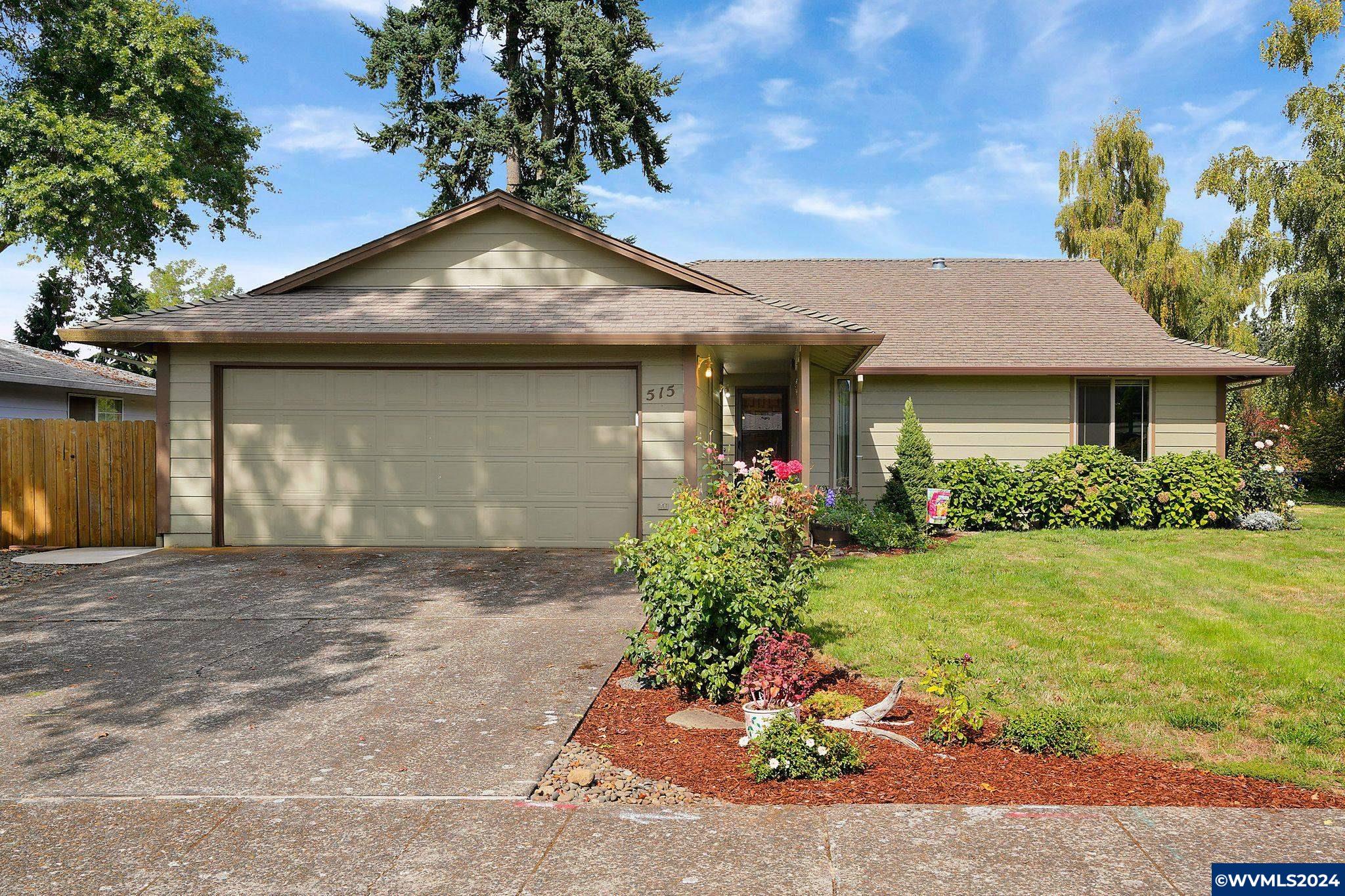 Pershing St, Mount Angel, OR 97362