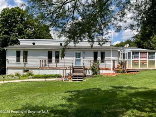 135 Spudeno Rd, Moscow, PA, 18444-7183 | Card Image