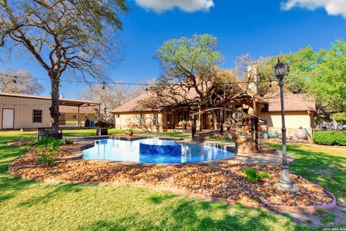 148 Copper Ridge Dr, La Vernia, TX, 78121-4794 | Card Image