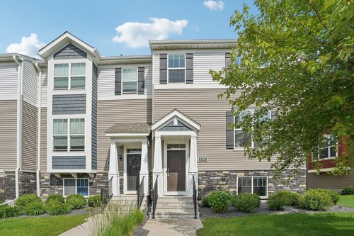 8169 Central Park Way N, Maple Grove, MN, 55369-4586 | Card Image