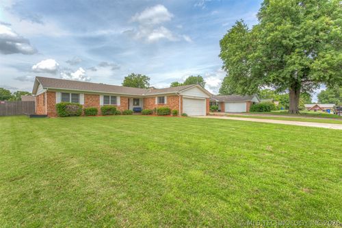 2416 S Hickory Avenue, Broken Arrow, OK, 74012 | Card Image