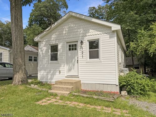 121 Dartmouth Trl, Hopatcong, NJ, 07843-1152 | Card Image