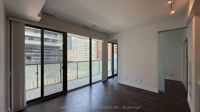 612 - 50 Charles St E, Condo with 2 bedrooms, 1 bathrooms and null parking in Toronto ON | Image 5