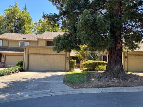 7054 Lompoc Court, Citrus Heights, CA, 95621 | Card Image