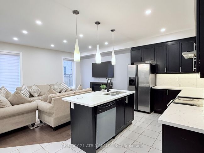 52 Luzon Ave, House attached with 5 bedrooms, 5 bathrooms and 1 parking in Markham ON | Image 4