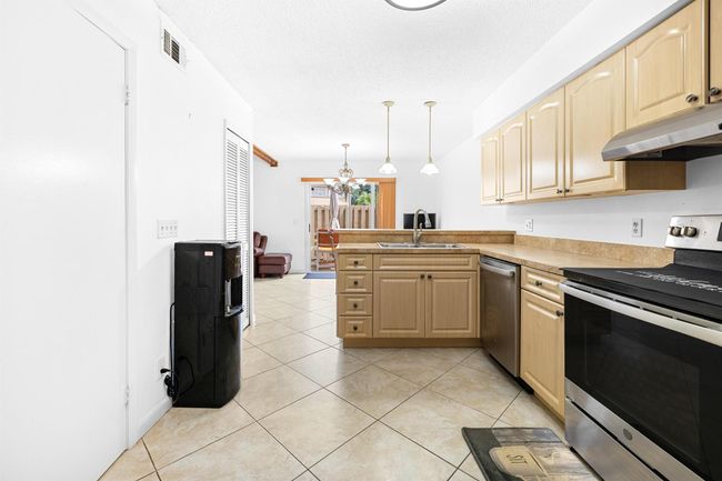 353 Maplecrest Cir, Condo with 3 bedrooms, 2 bathrooms and null parking in Jupiter FL | Image 14