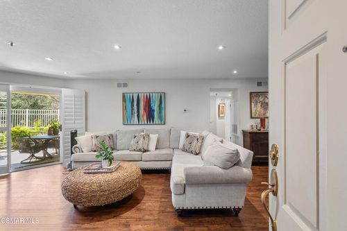 tl109-631 Oak Run Trl, Oak Park, CA, 91377-5618 | Card Image