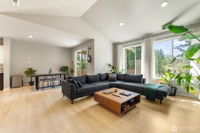 Contemporary, clean lines. | Image 4