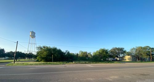 102 E Leona St, Dilley, TX, 78017-3935 | Card Image