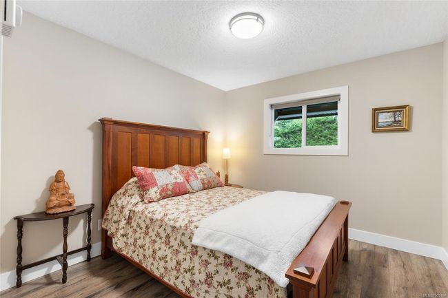 Main floor, Second bedroom | Image 20
