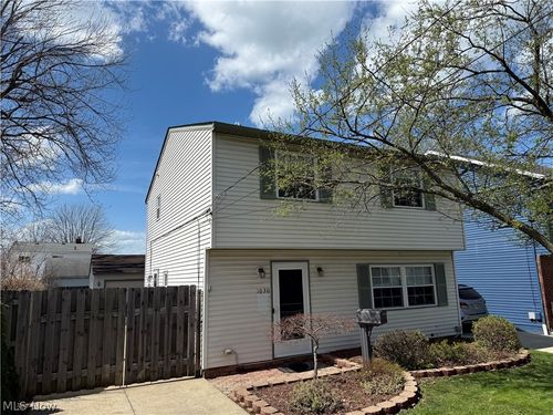 1030 E 349th St, Eastlake, OH, 44095-2647 | Card Image