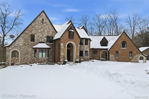 11205 Redberry Ct, Hamburg Twp, MI, 48189-8290 | Card Image