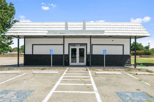 325 Pipeline Rd, Bedford, TX, 76022-7327 | Card Image