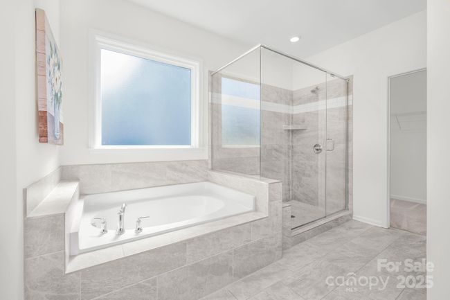 Garden tub and large shower | Image 23
