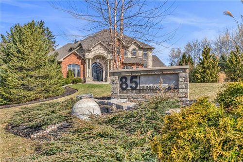 85 Reinhart Pl, Petersburg, ON, N0B2H0 | Card Image