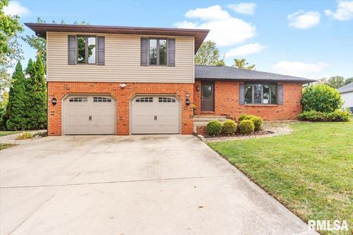 58 Greentrail Dr, Chatham, IL, 62629-1559 | Card Image