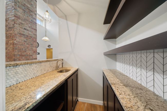 Wet bar great for entertaining | Image 4