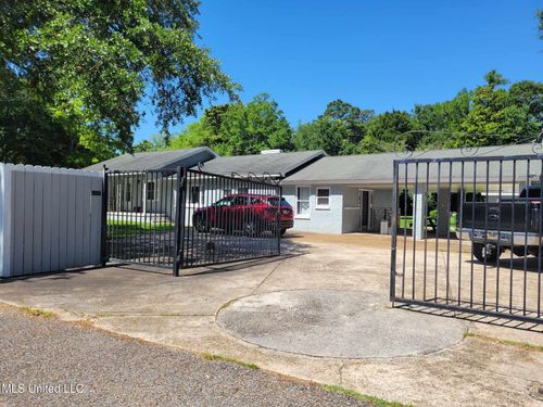5809 Washington Ave, Ocean Springs, MS, 39564-2645 | Card Image