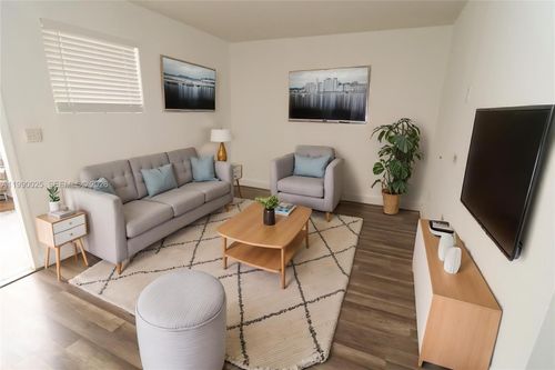 2-951 Sw 7th St, Miami, FL, 33130 | Card Image
