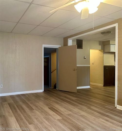 1125 E Commerce St, Milford, MI, 48381-1733 | Card Image