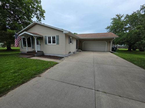 611 E 7th St, Rock Falls, IL, 61071-1832 | Card Image