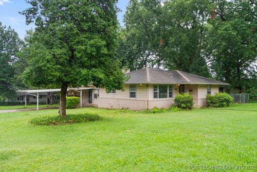 4905 S Columbia Ave, Tulsa, OK, 74105-5142 | Card Image