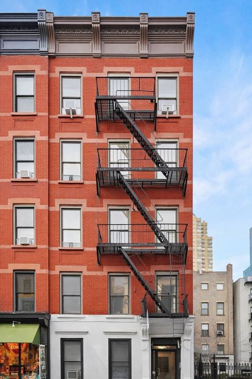 351 W 47th St, New York, NY, 10036-2410 | Card Image