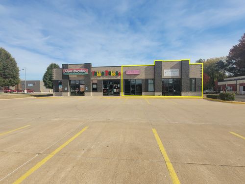 3205-3203-3205 Devils Glen Rd, Bettendorf, IA, 52722-3351 | Card Image