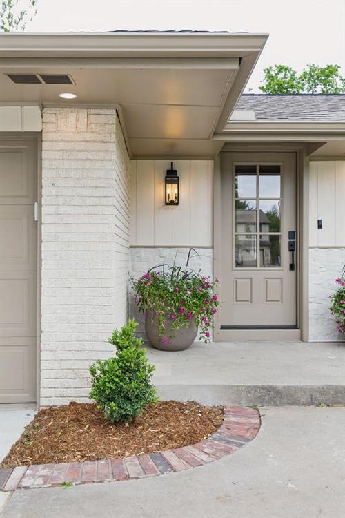 1114 W Wilshire Blvd, Nichols Hills, OK, 73116-6107 | Card Image