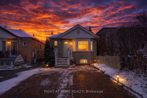 186 Schell Ave, York, ON, M6E2T2 | Card Image