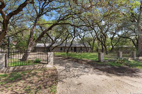 210 S Manton Ln, Castle Hills, TX, 78213-2124 | Card Image