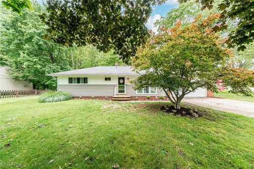 8236 Marianna Blvd, Broadview Heights, OH, 44147-2137 | Card Image