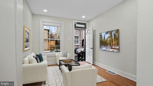 530 Maple St, READING, PA, 19602-2534 | Card Image