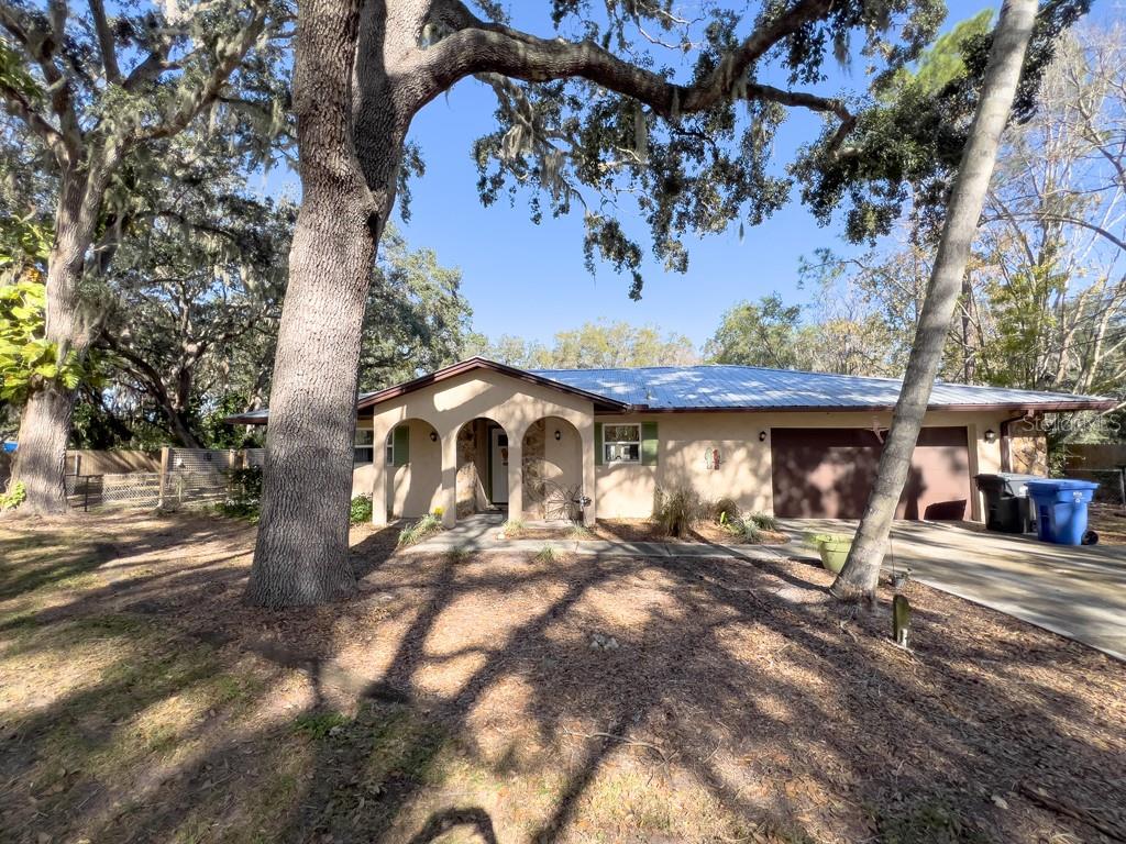 Crescent Lake Dr, Riverview, FL 33578