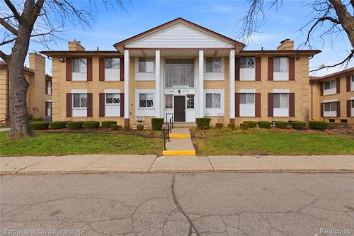 k13-29240 Gloede Drive, Warren, MI, 48088 | Card Image