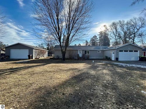 584 Angelo Dr, Saint Helen, MI, 48656-9407 | Card Image