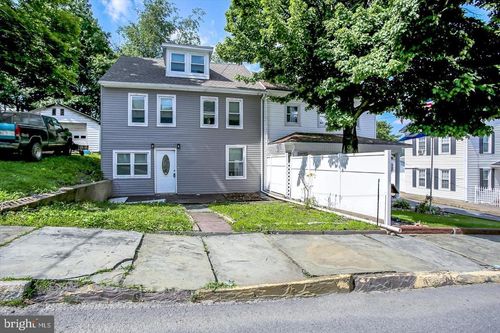 829-831 W Pine St, Coal Township, PA, 17866-2715 | Card Image