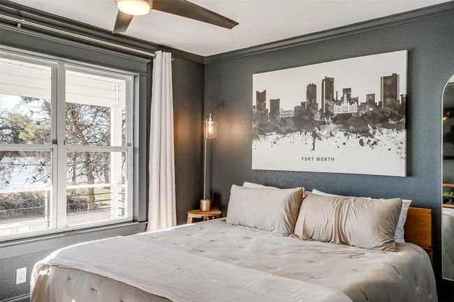 Bedroom with ceiling fan | Image 22