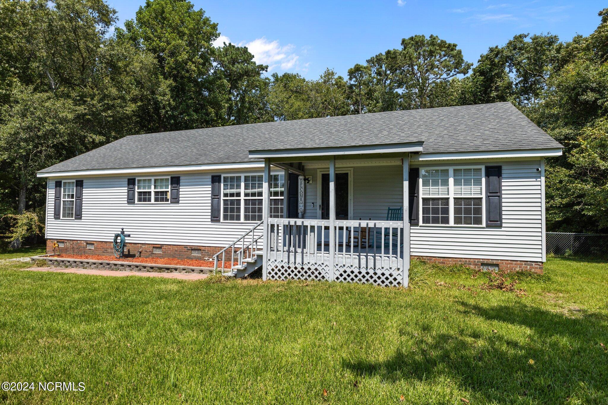 Garner Dr, Newport, NC 28570