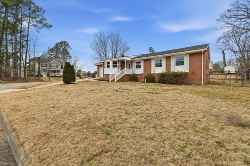 76 Linda Dr, Newport News, VA, 23608-2247 | Card Image